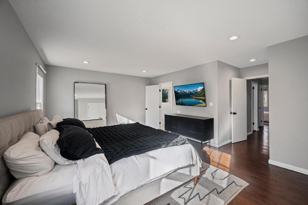 110 Peach Drive, East Hills, NY 11576