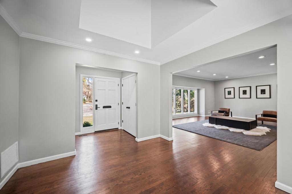 110 Peach Drive, East Hills, NY 11576