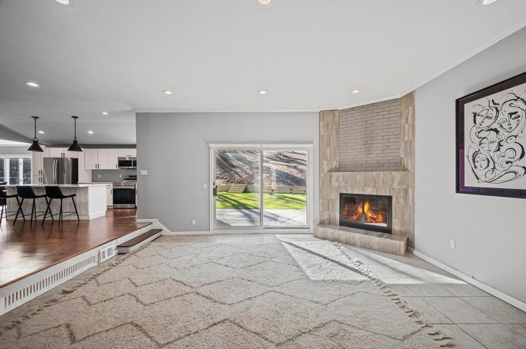 110 Peach Drive, East Hills, NY 11576