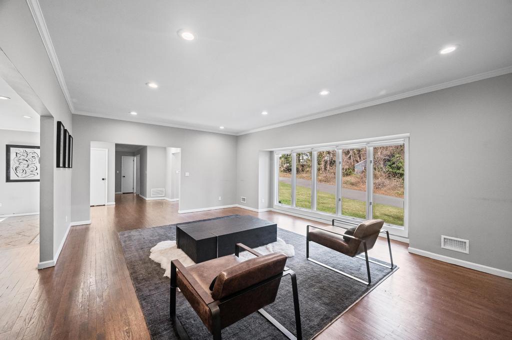 110 Peach Drive, East Hills, NY 11576