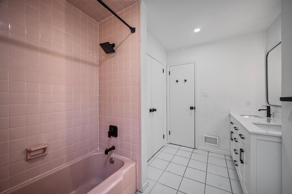 110 Peach Drive, East Hills, NY 11576