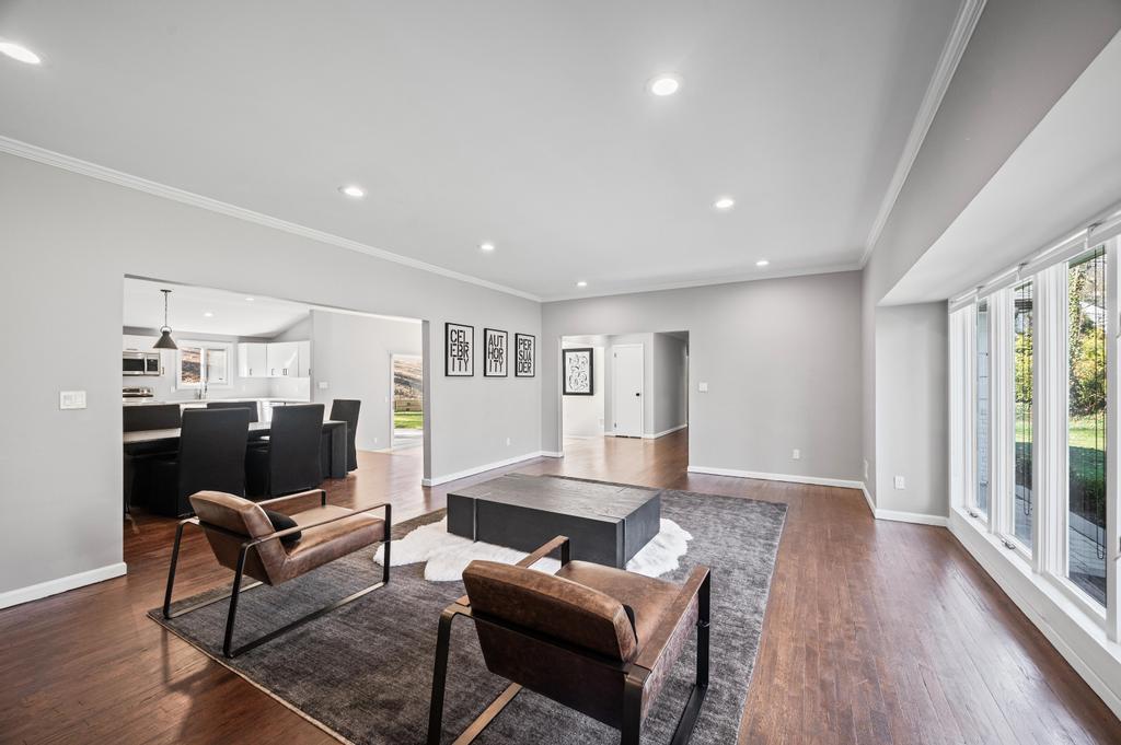 110 Peach Drive, East Hills, NY 11576