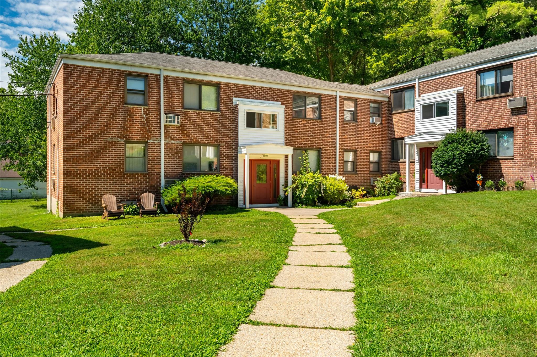 31 LAWRENCE Drive # D, White Plains, NY 10603