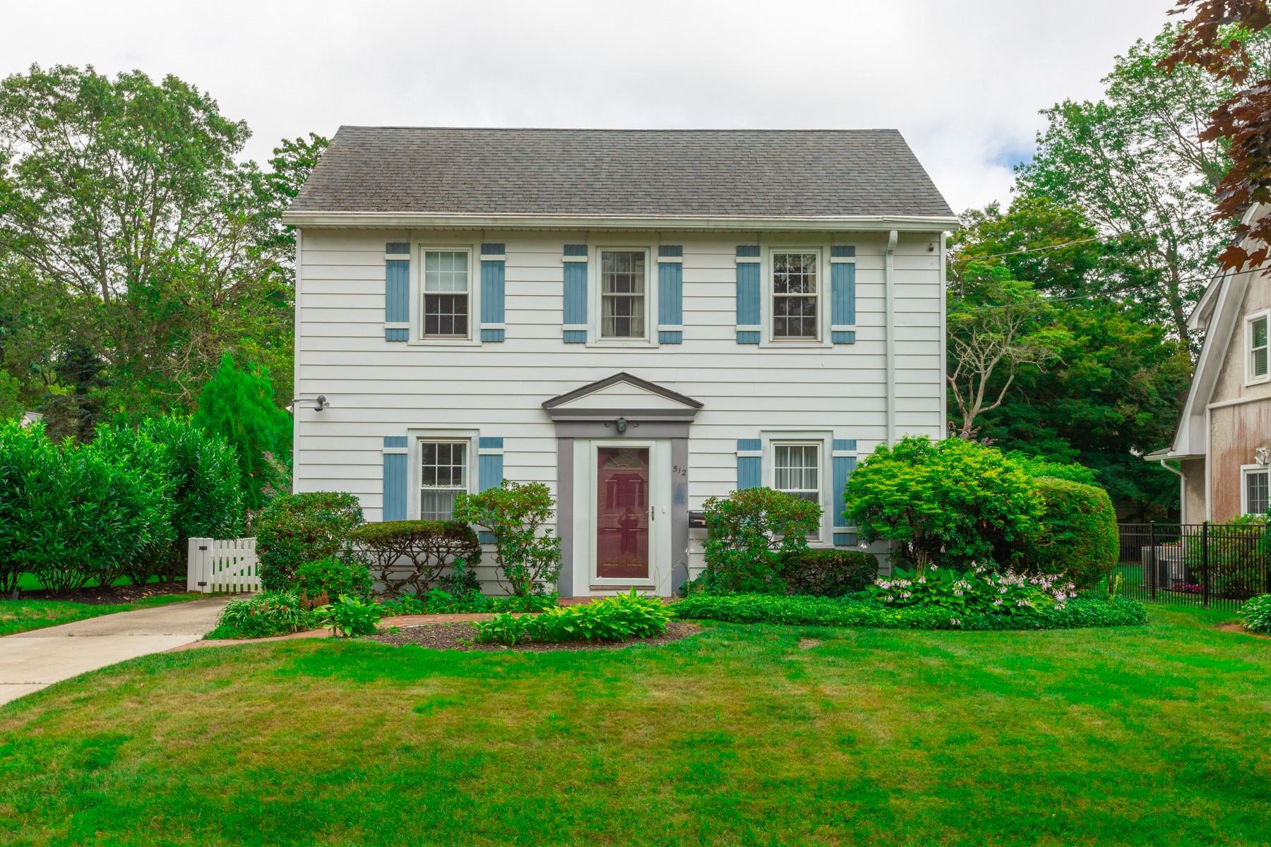 512 Manatuck Boulevard, Brightwaters, NY 11718
