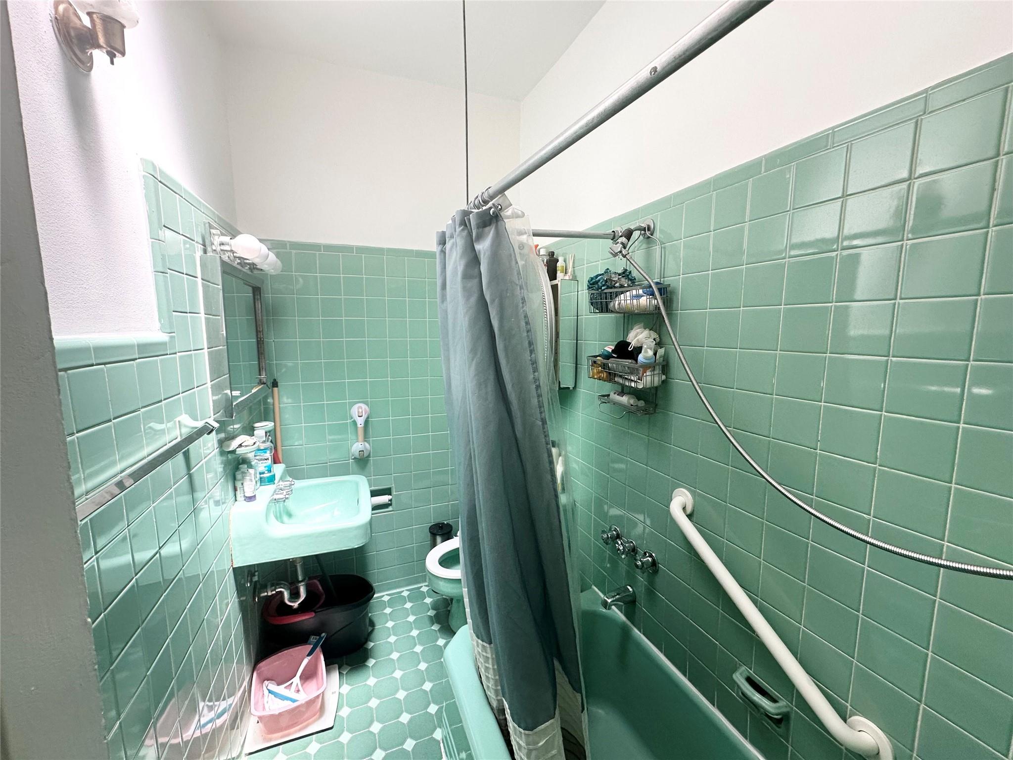 4613 7th Avenue, Brooklyn, NY 11220