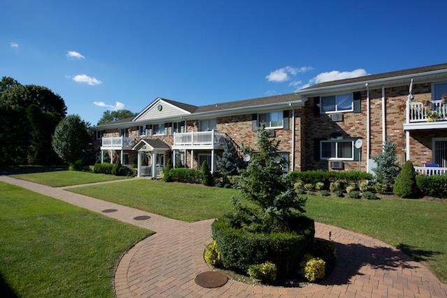 220 Lakeland Avenue # J-6, Sayville, NY 11782