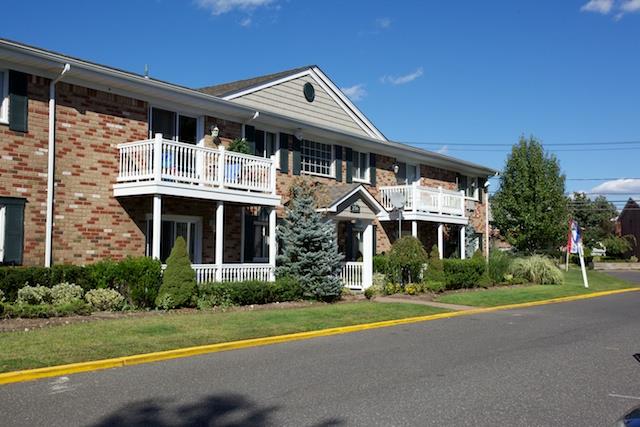222 Lakeland Avenue # I4, Sayville, NY 11782