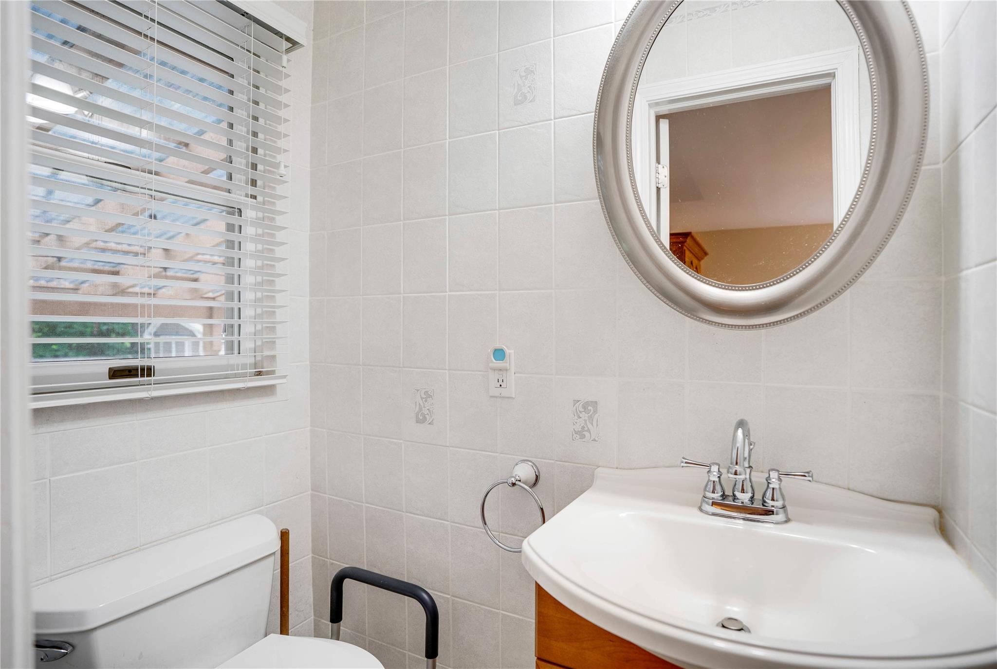 7 Russell Road, Hampton Bays, NY 11946