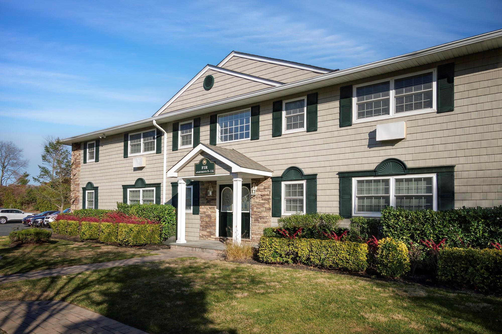 1750 W Main Street # B10, Riverhead, NY 11901
