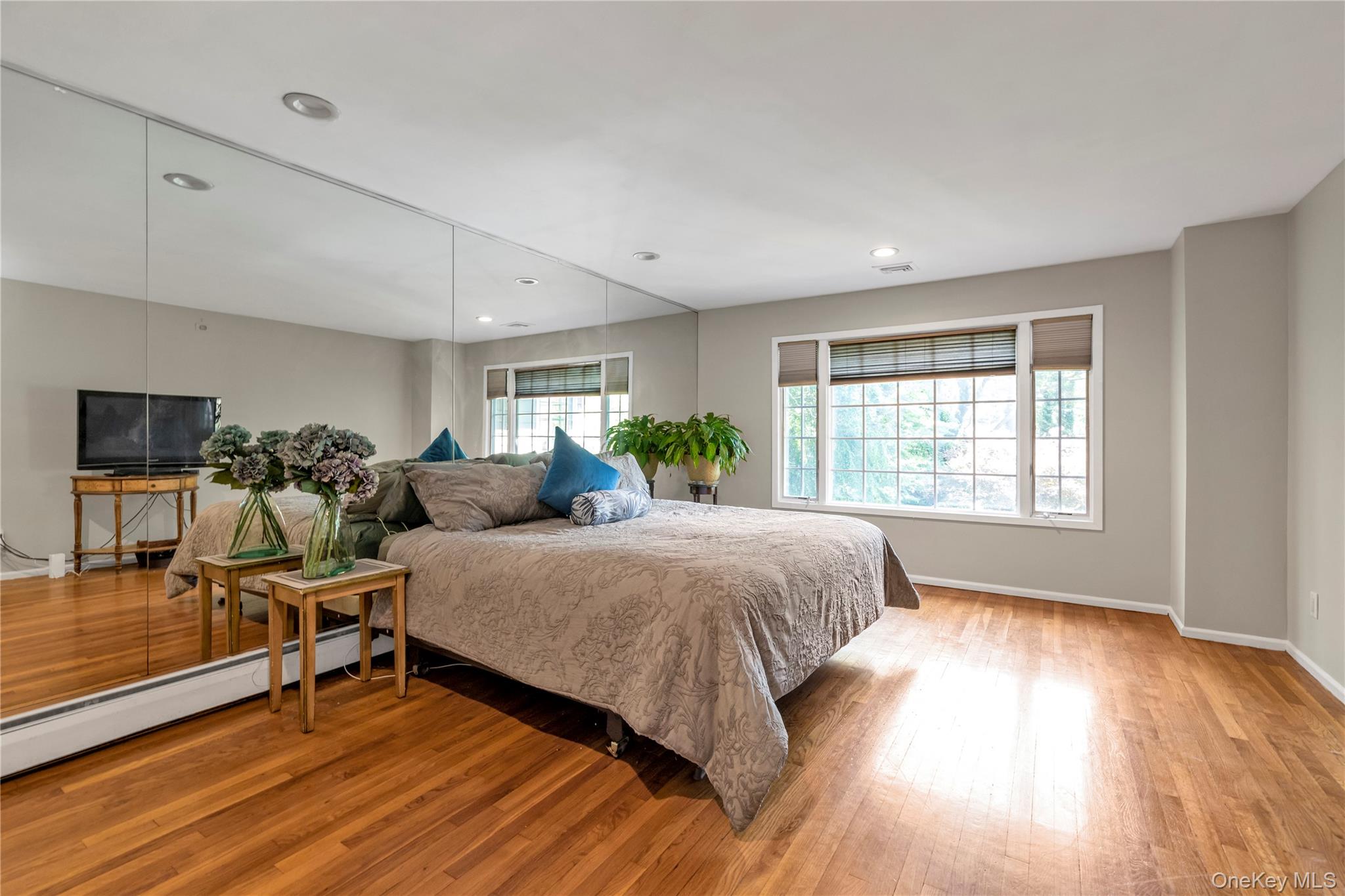 8 Lisa Drive, Dix Hills, NY 11746