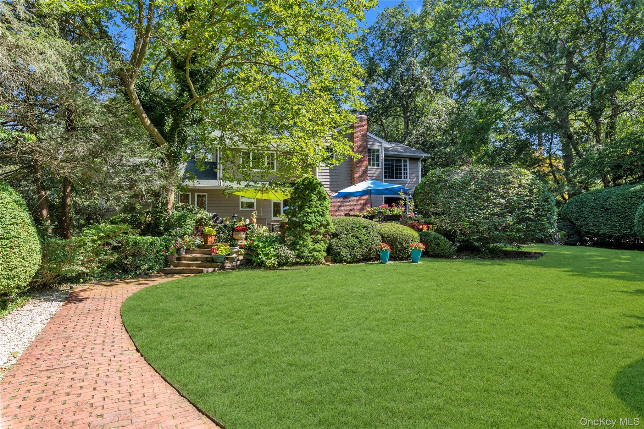 8 Lisa Drive, Dix Hills, NY 11746