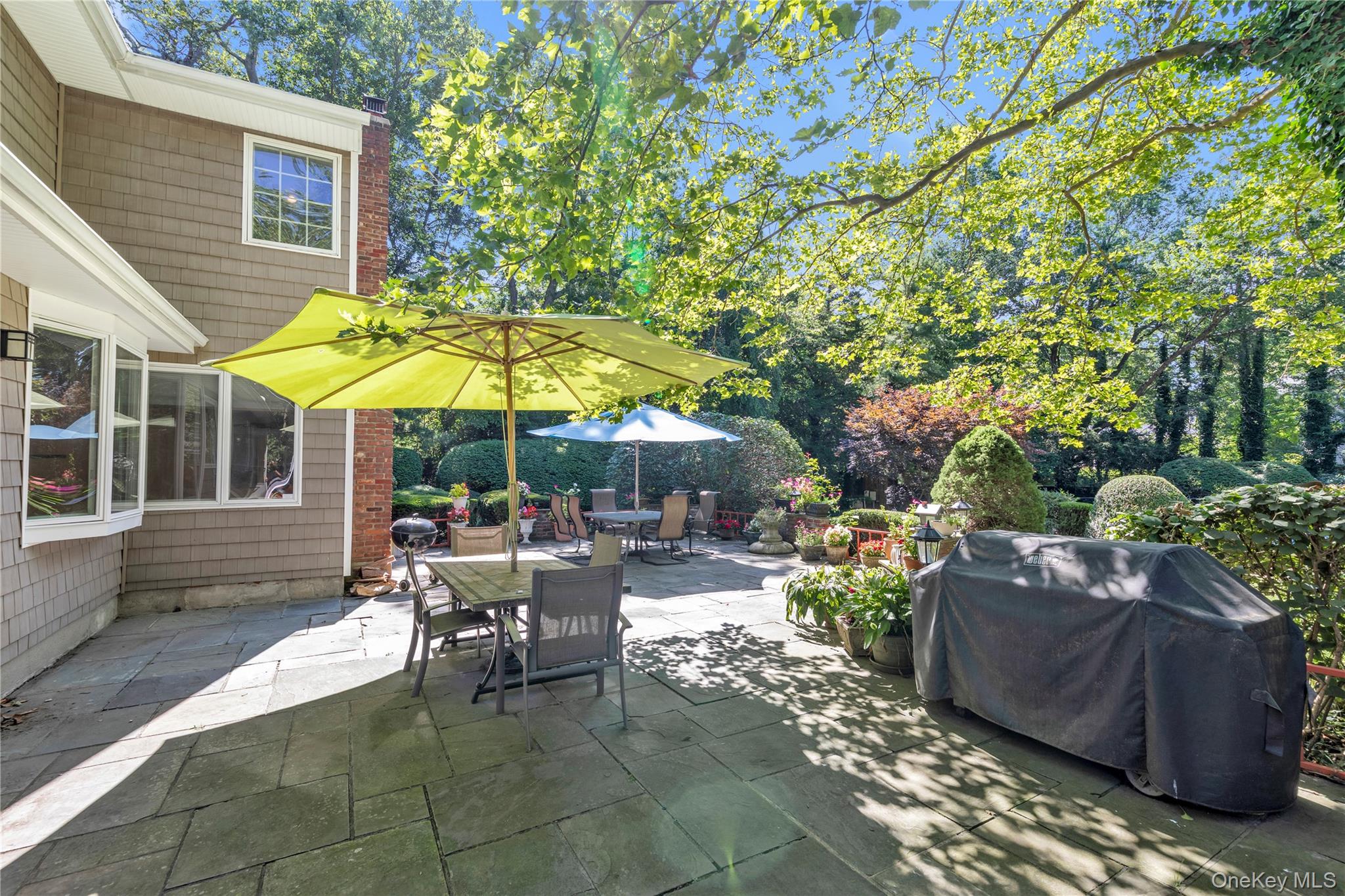 8 Lisa Drive, Dix Hills, NY 11746