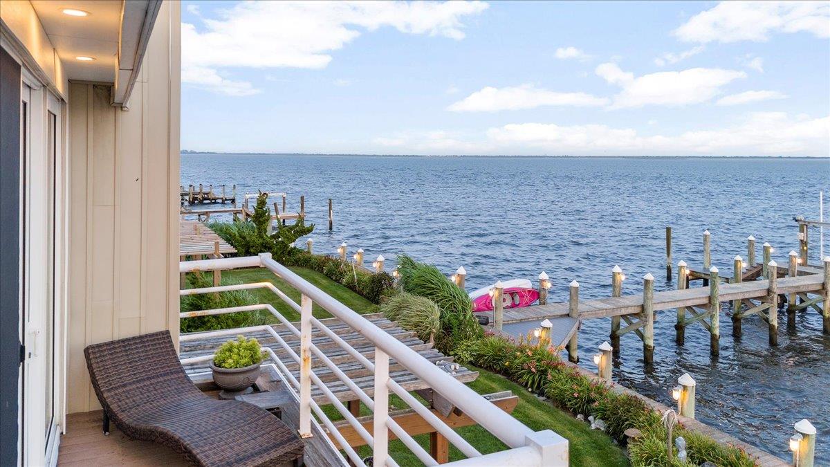 45 Shore Drive S, Copiague, NY 11726