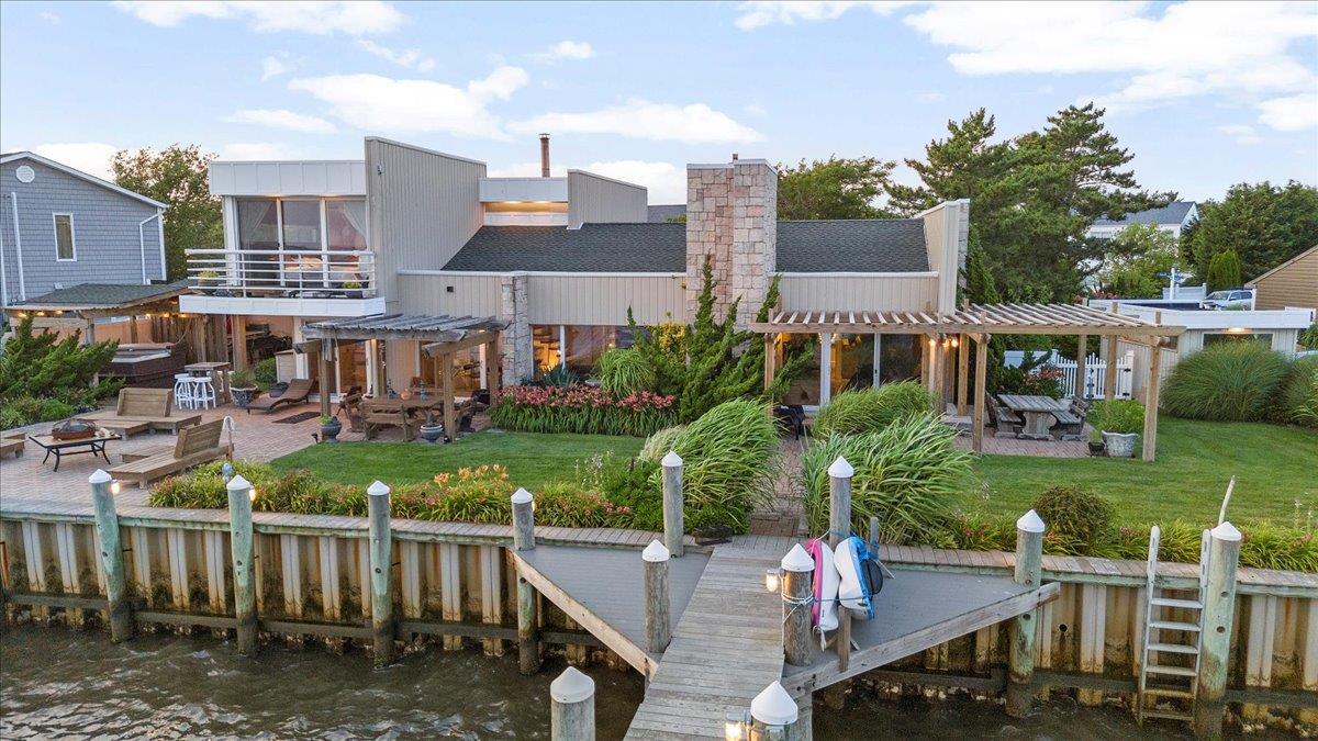 45 Shore Drive S, Copiague, NY 11726