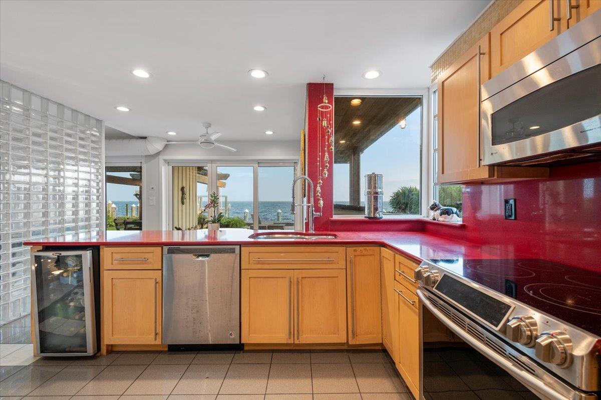 45 Shore Drive S, Copiague, NY 11726