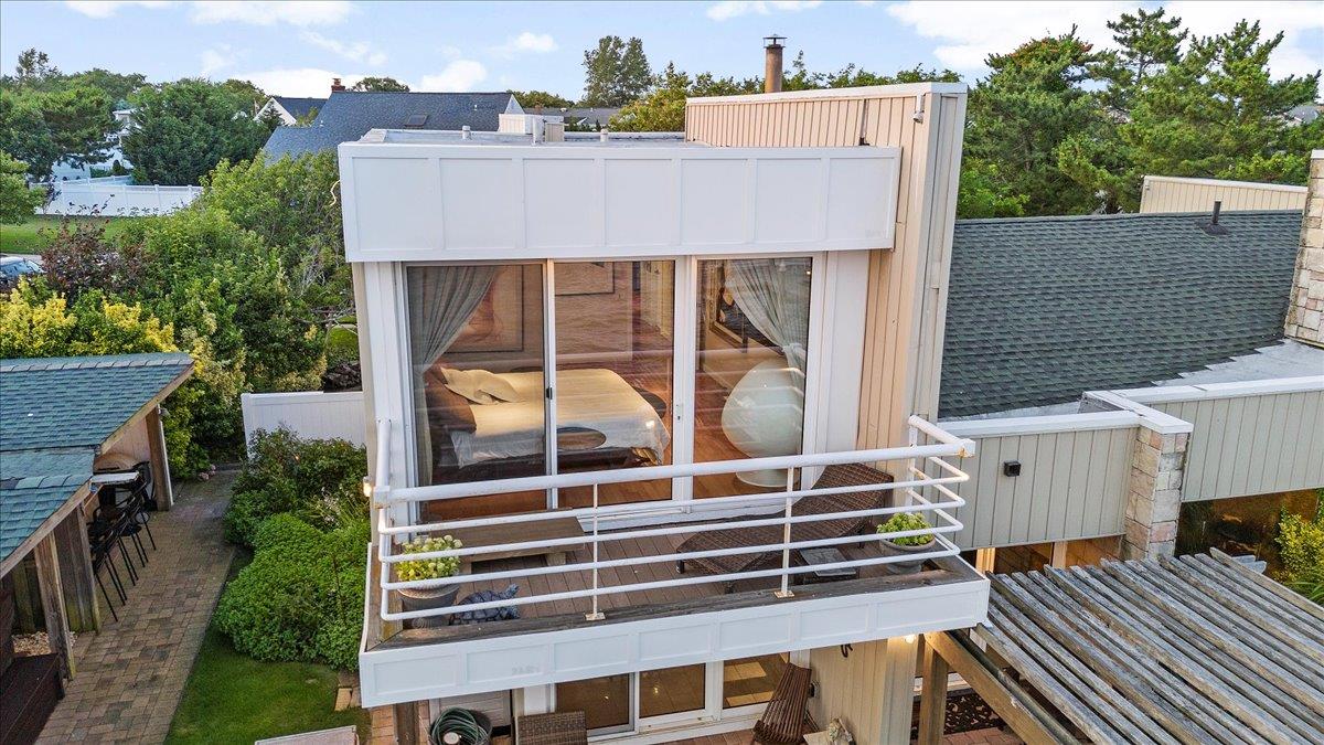 45 Shore Drive S, Copiague, NY 11726