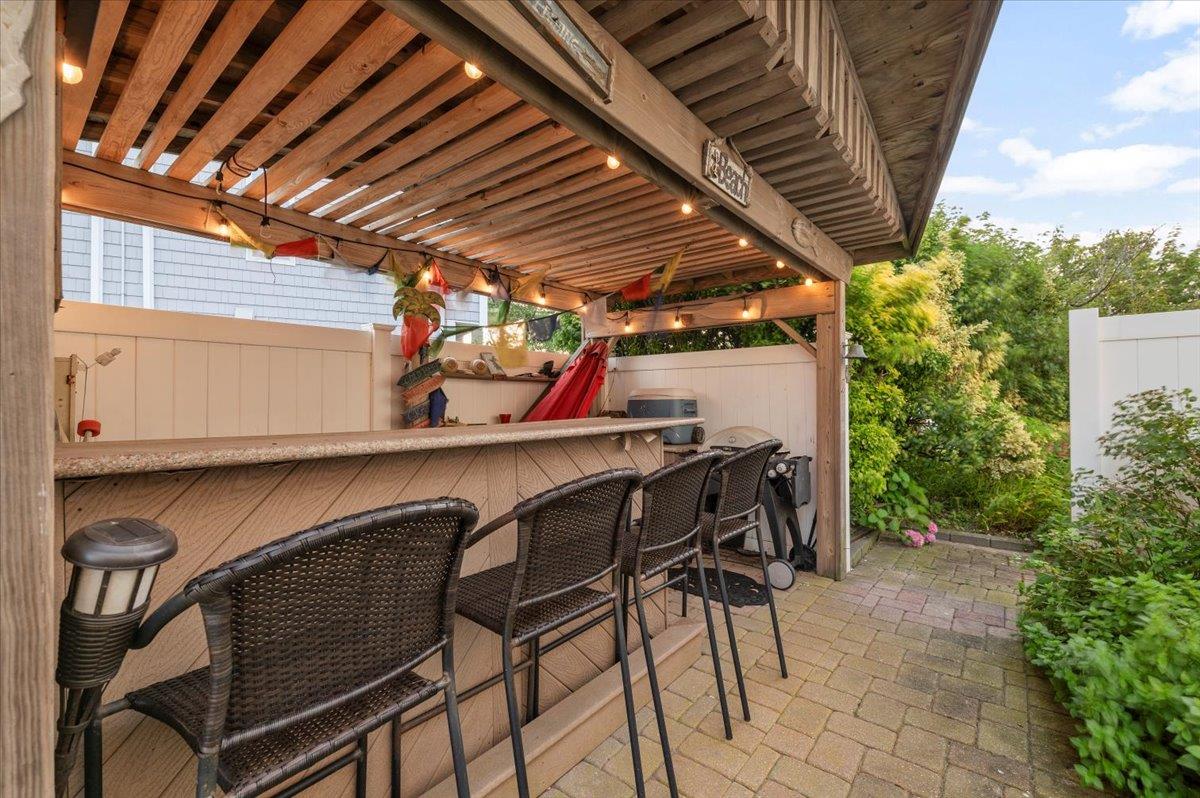 45 Shore Drive S, Copiague, NY 11726