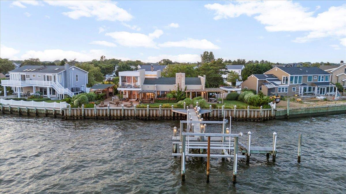 45 Shore Drive S, Copiague, NY 11726