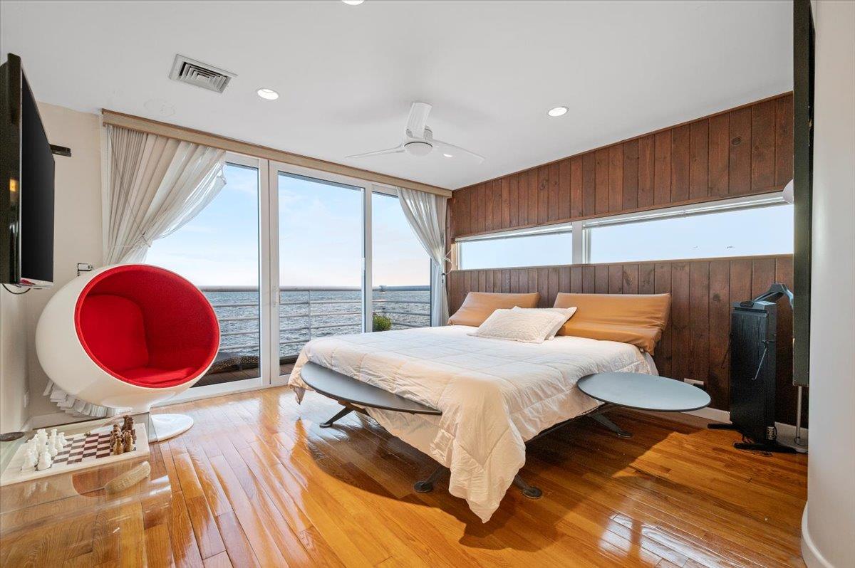 45 Shore Drive S, Copiague, NY 11726