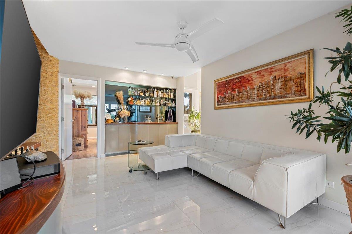 45 Shore Drive S, Copiague, NY 11726