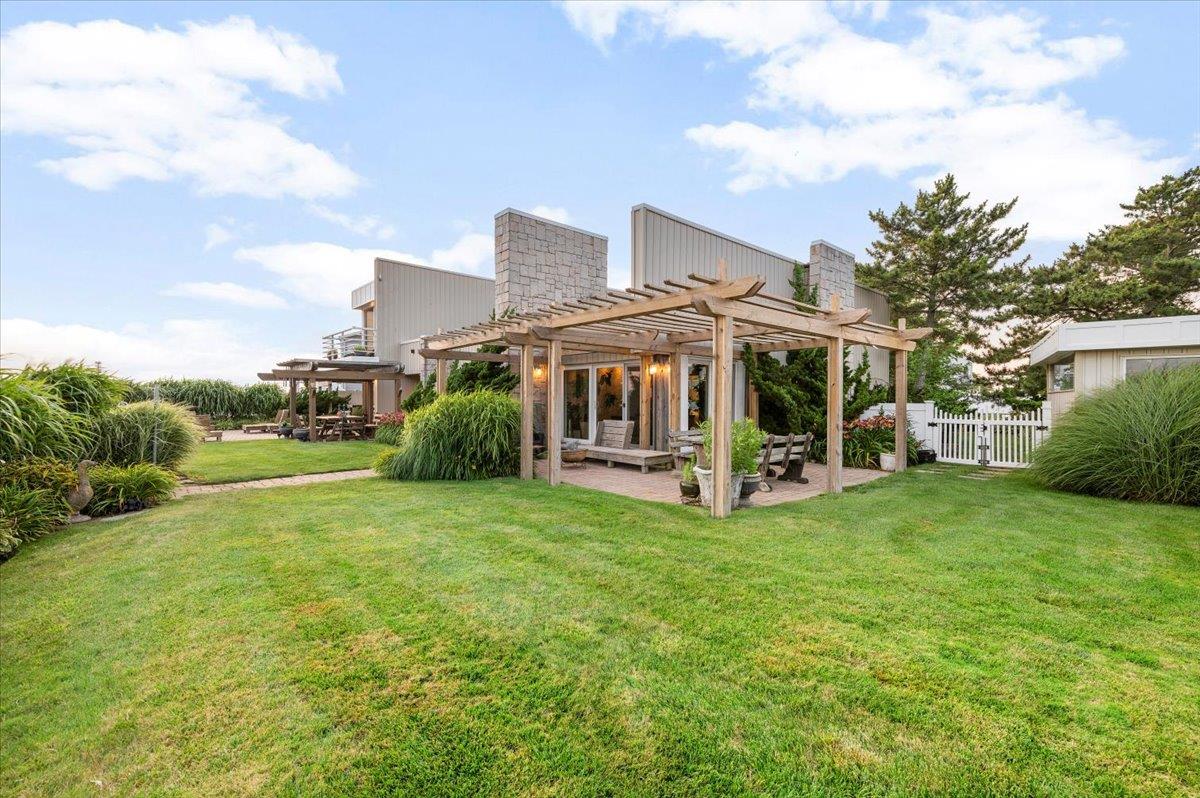 45 Shore Drive S, Copiague, NY 11726