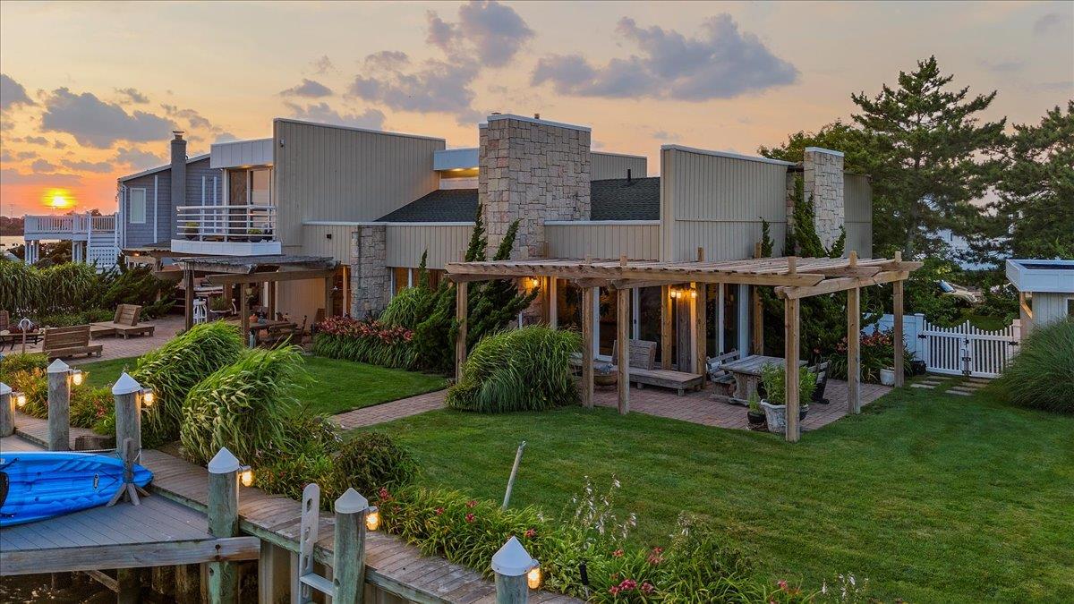 45 Shore Drive S, Copiague, NY 11726