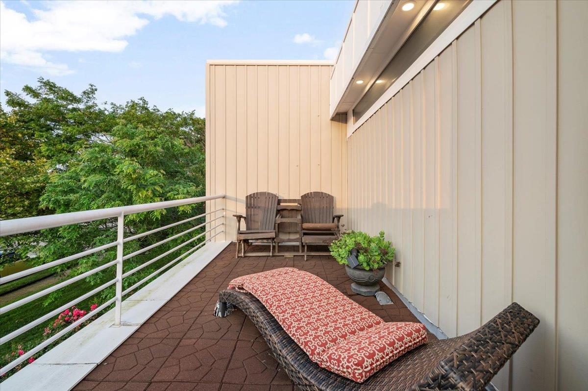 45 Shore Drive S, Copiague, NY 11726