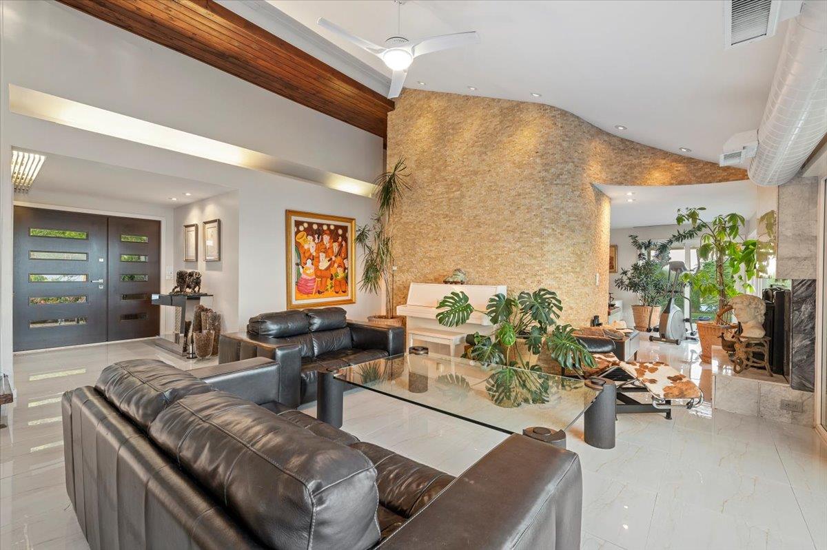 45 Shore Drive S, Copiague, NY 11726