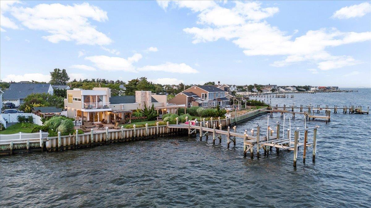 45 Shore Drive S, Copiague, NY 11726