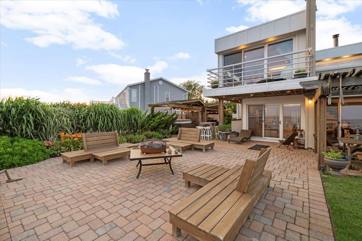 45 Shore Drive S, Copiague, NY 11726