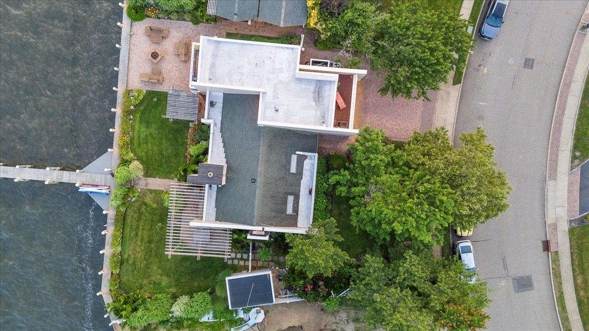 45 Shore Drive S, Copiague, NY 11726