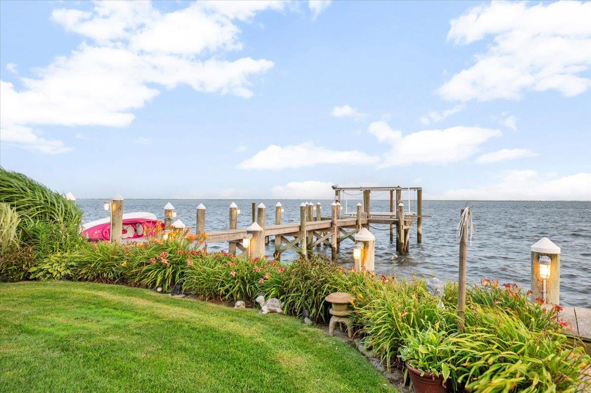 45 Shore Drive S, Copiague, NY 11726