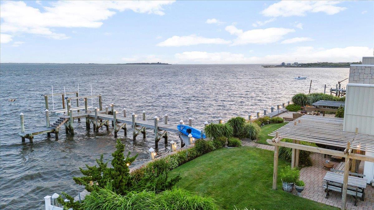 45 Shore Drive S, Copiague, NY 11726