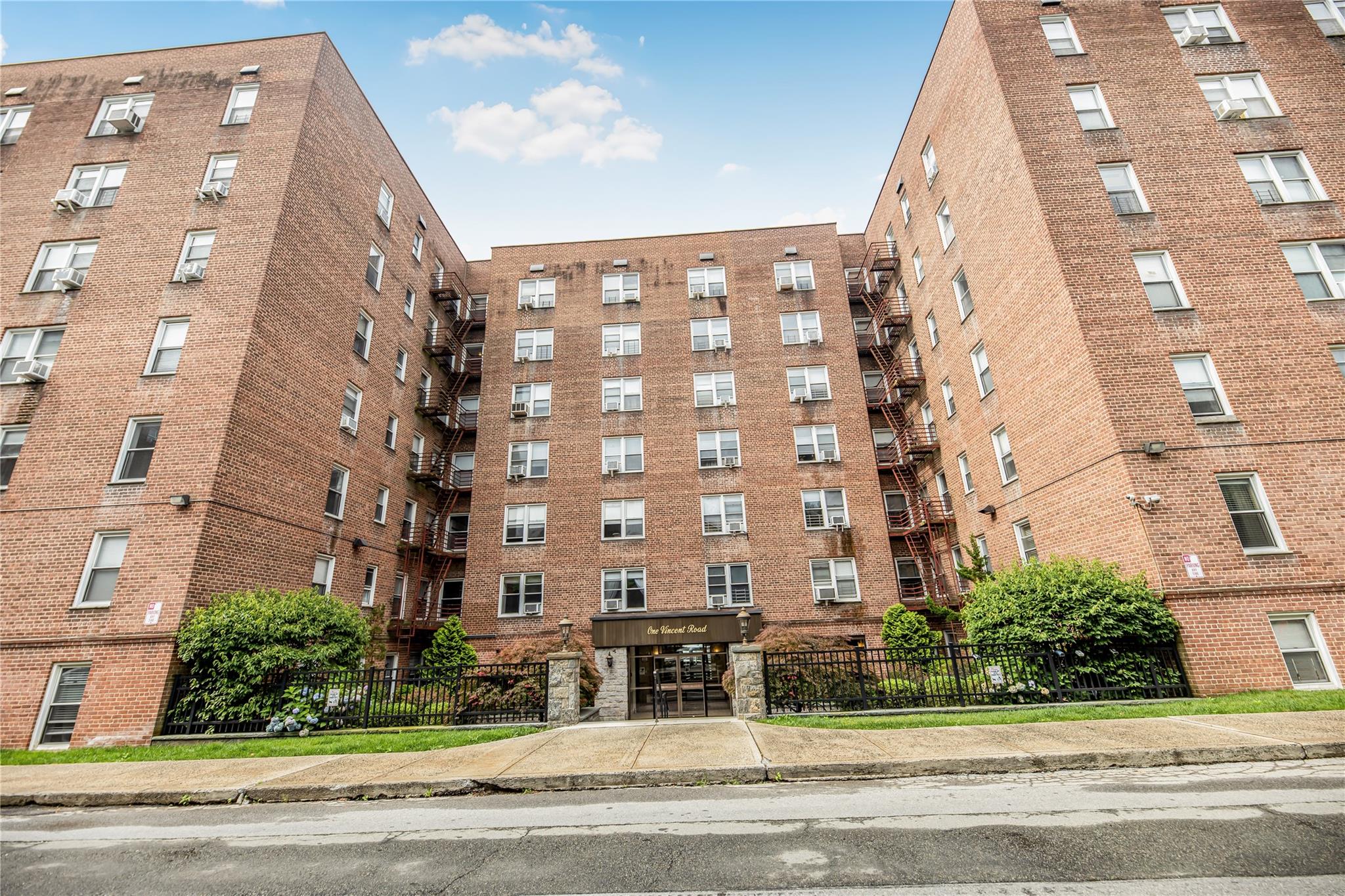 1 Vincent # 4E, Bronxville, NY 10708