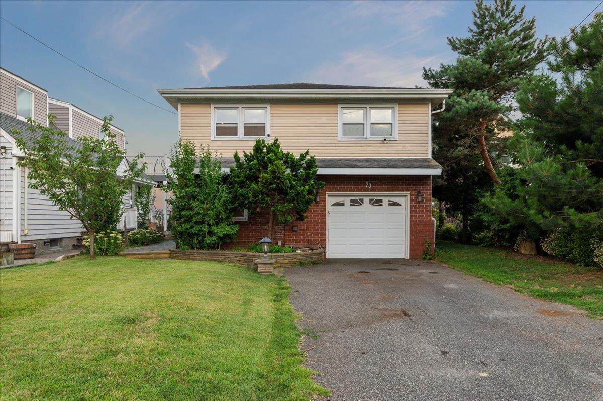 73 E Beach Promenade, Lindenhurst, NY 11757