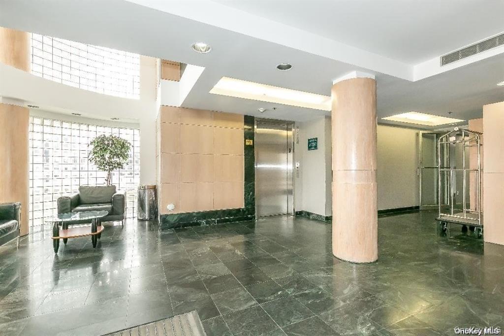 88 Cuttermill Road # 112, Great Neck, NY 11021