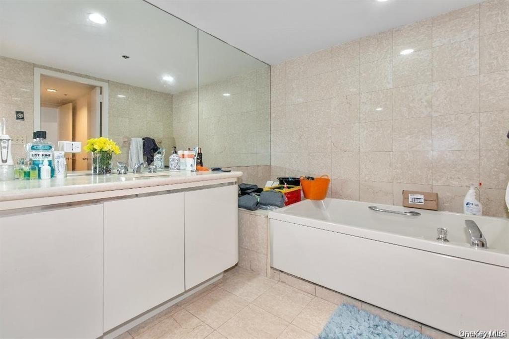 88 Cuttermill Road # 112, Great Neck, NY 11021