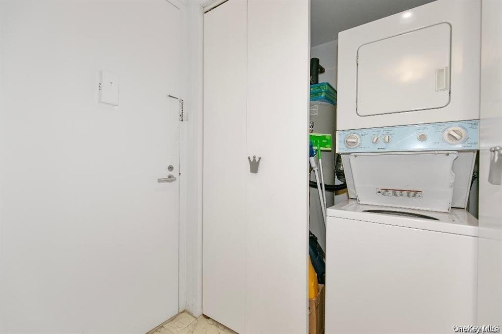 88 Cuttermill Road # 112, Great Neck, NY 11021