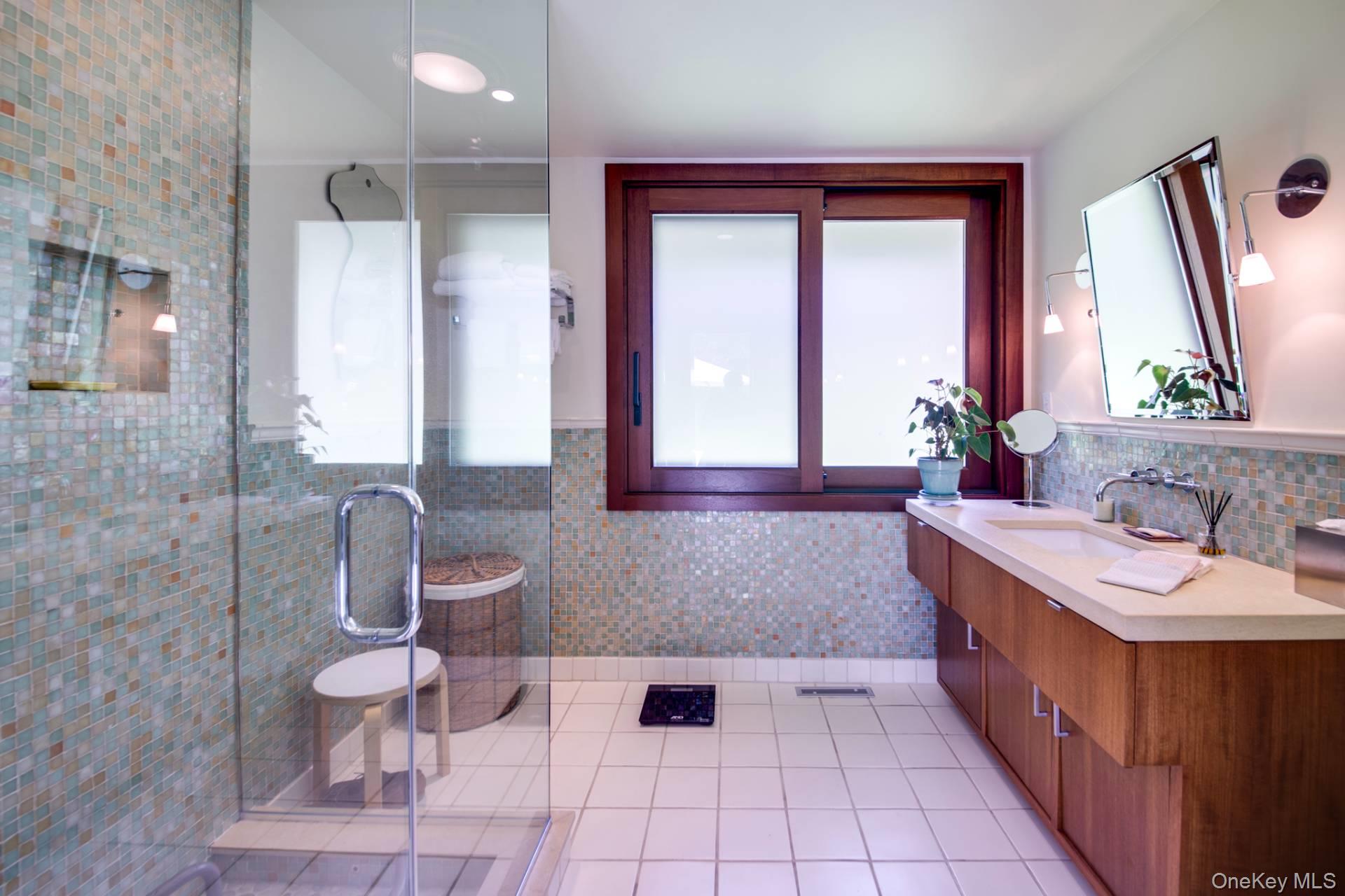 118 Georgica Close Road, East Hampton, NY 11937