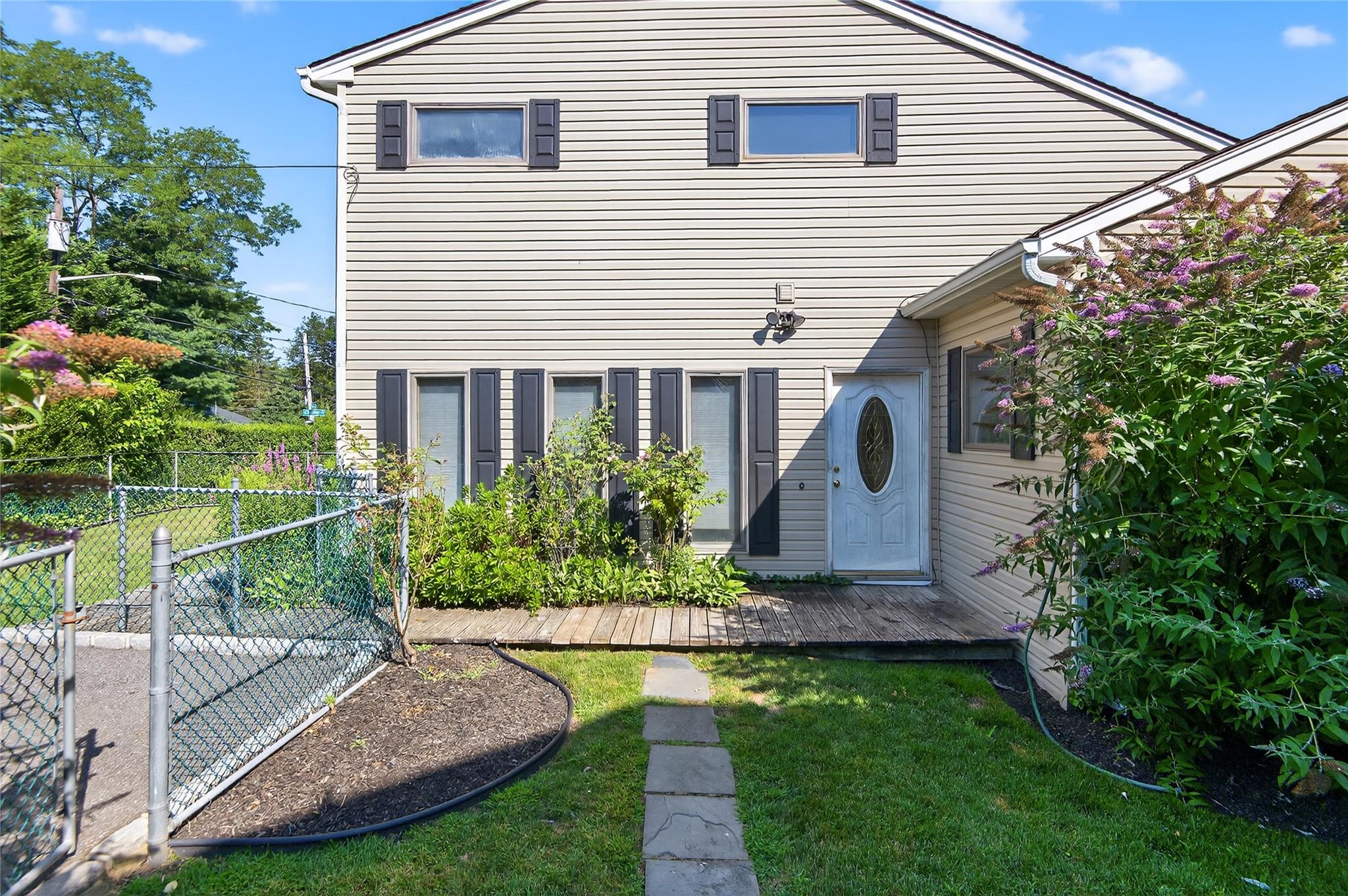 8 Lovers Lane, Huntington, NY 11743
