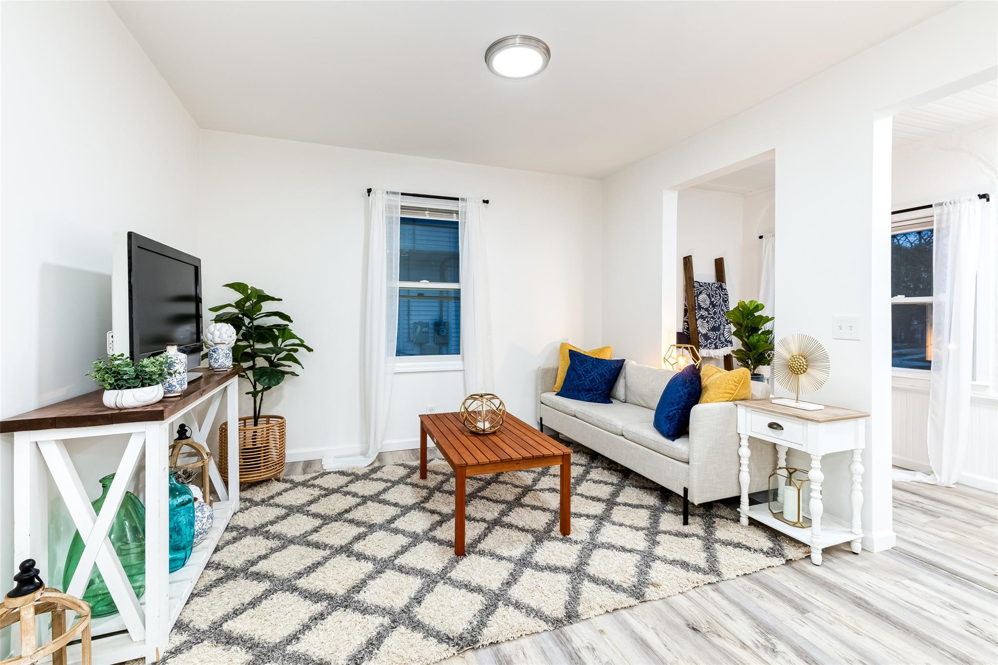 15 Jefferson Avenue, Bellmore, NY 11710