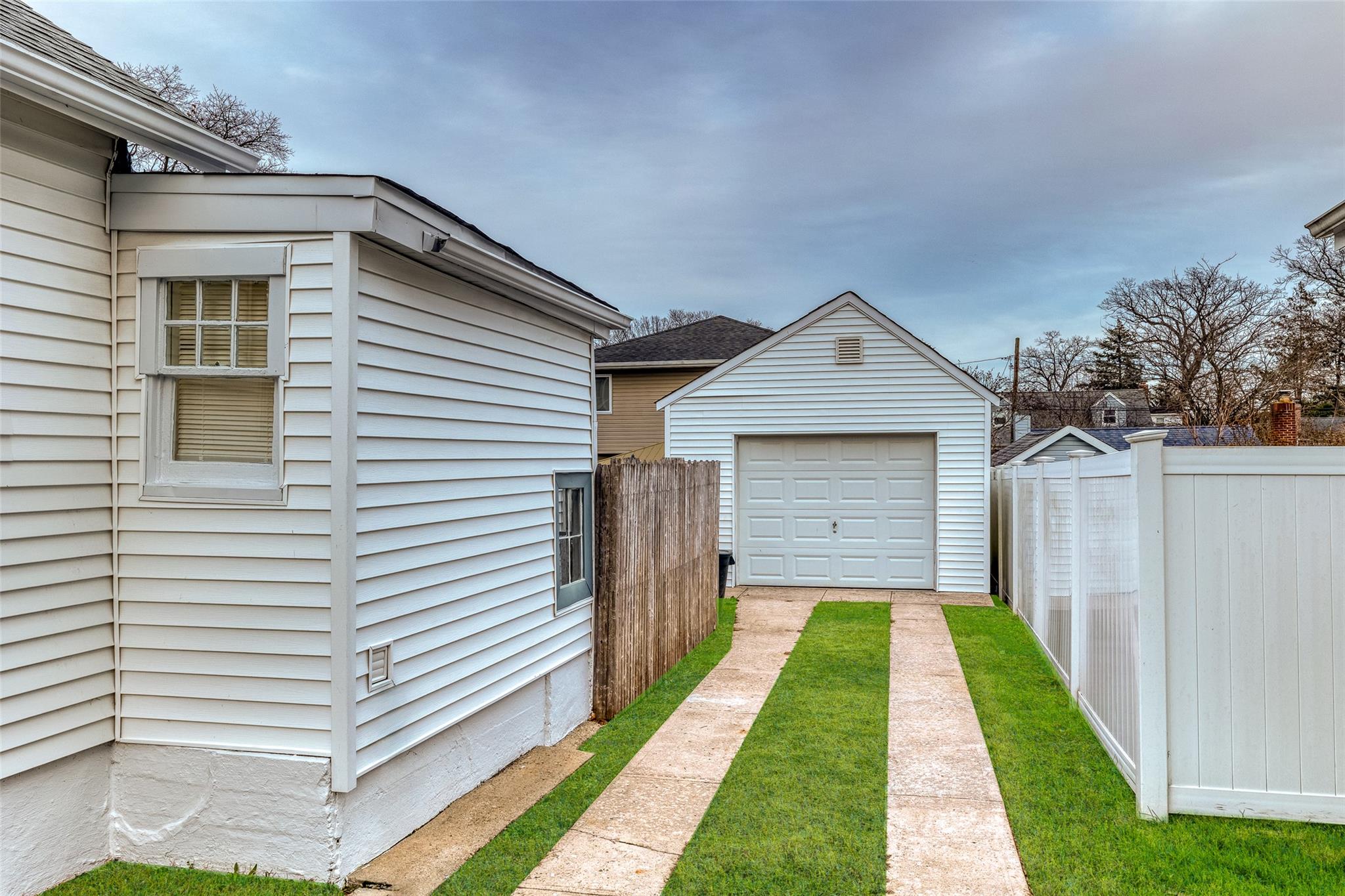 15 Jefferson Avenue, Bellmore, NY 11710