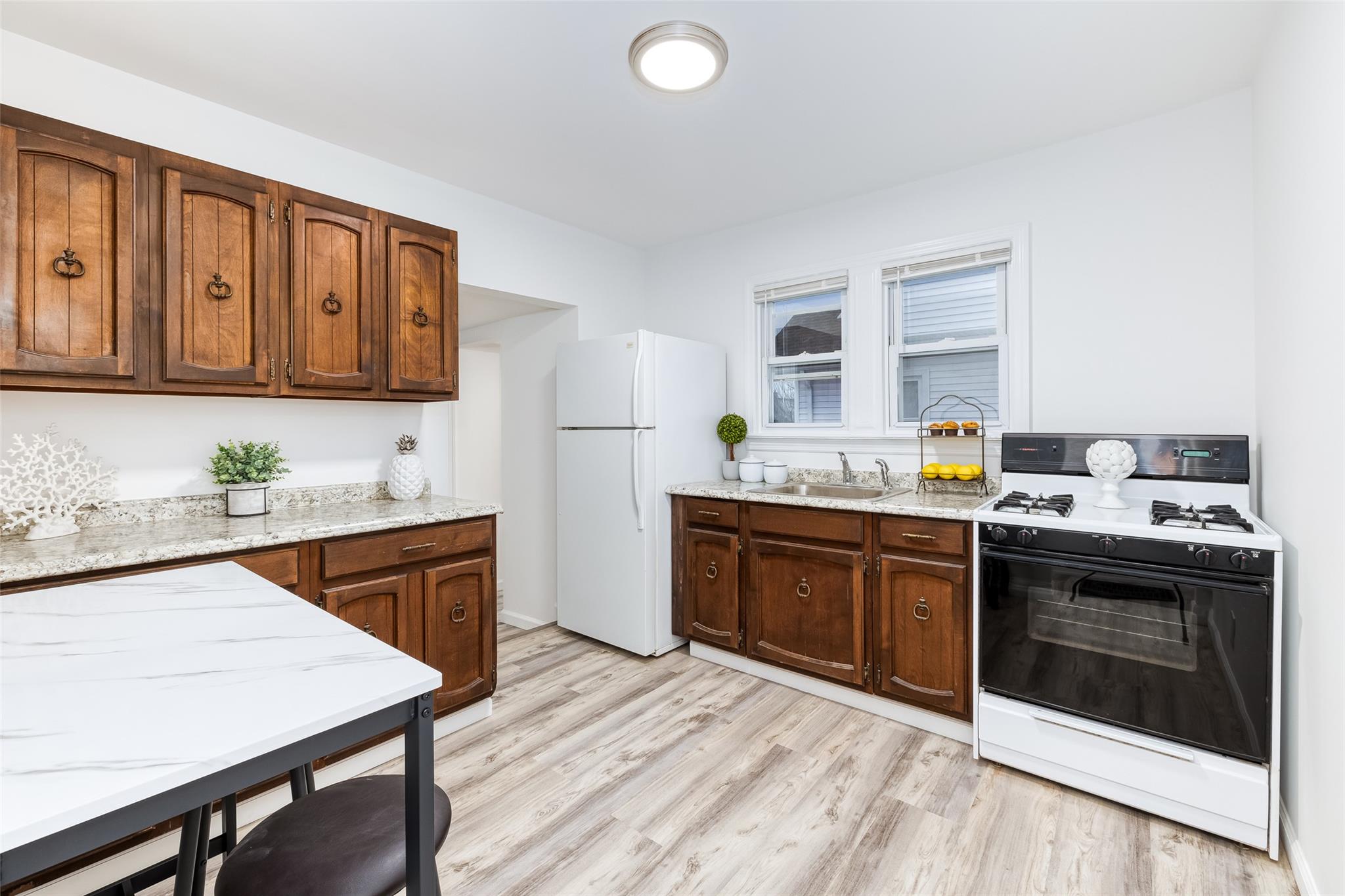 15 Jefferson Avenue, Bellmore, NY 11710