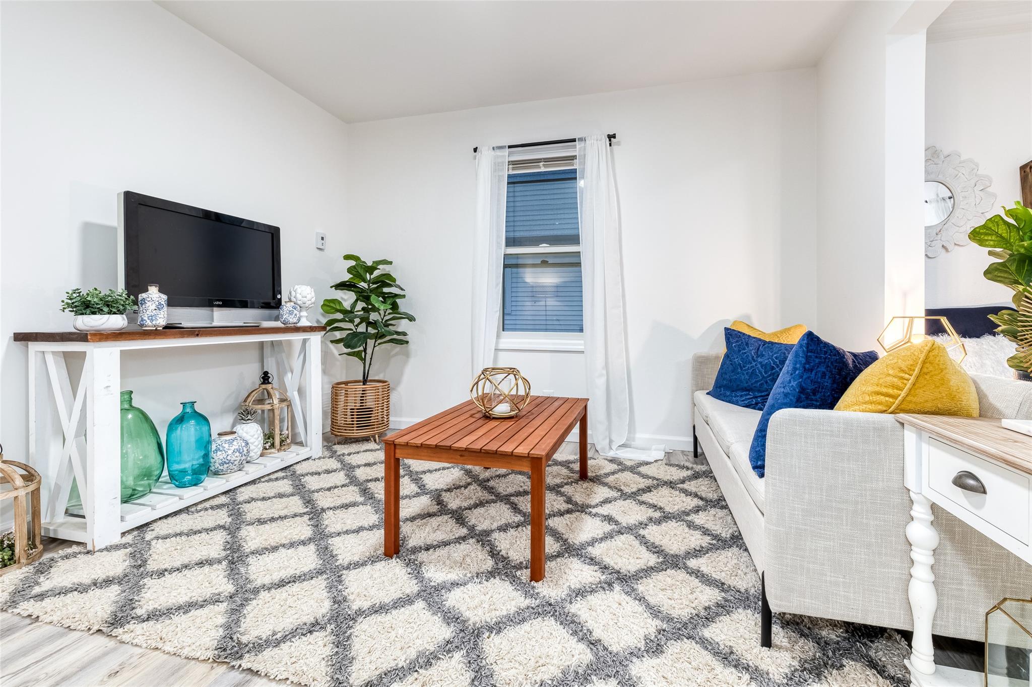 15 Jefferson Avenue, Bellmore, NY 11710