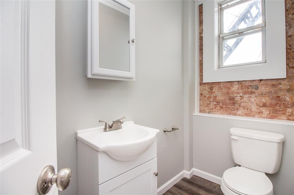 240 Deer Park Avenue, Babylon, NY 11702