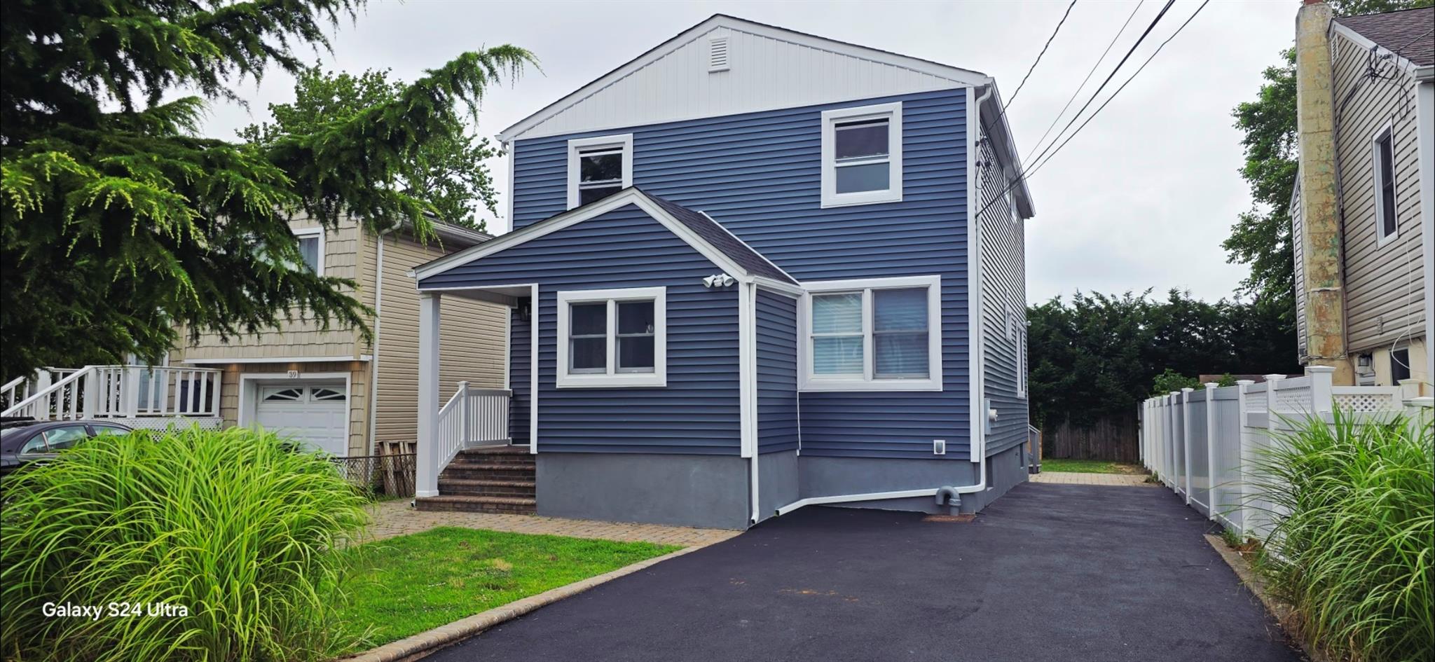 45 Venetian Prom, Lindenhurst, NY 11757