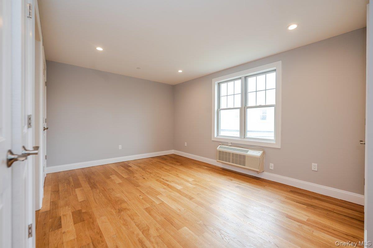 661 W Broadway # 304, Long Beach, NY 11561