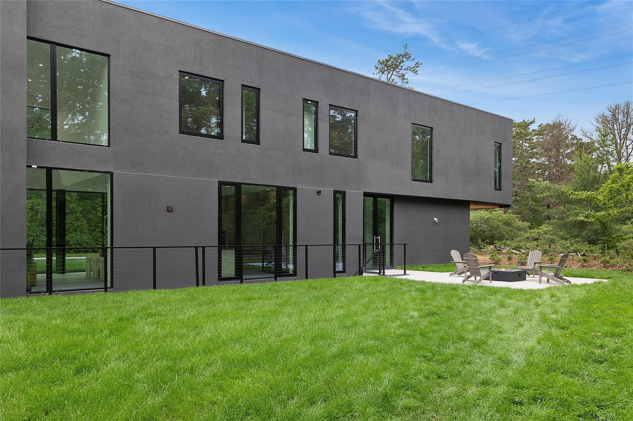 9 Blue Jay Way, East Hampton, NY 11937