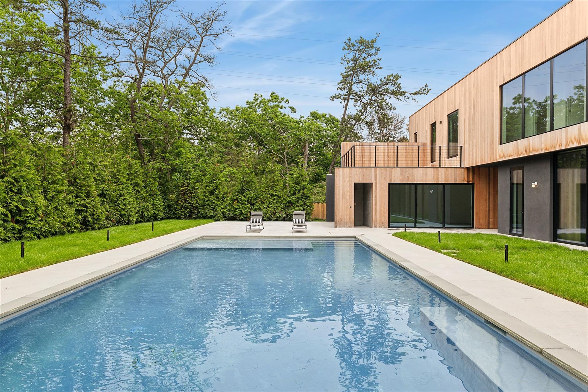 9 Blue Jay Way, East Hampton, NY 11937