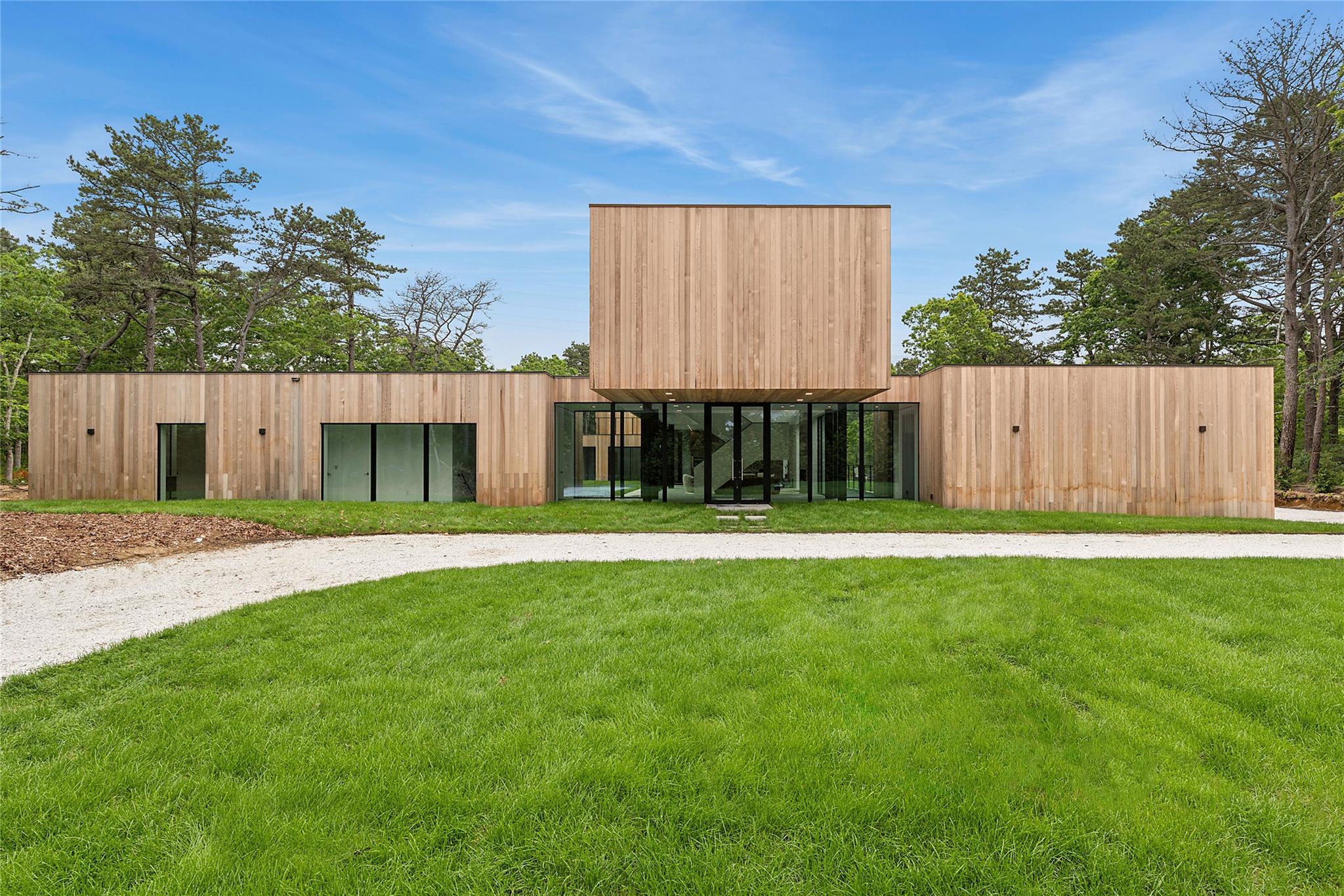 9 Blue Jay Way, East Hampton, NY 11937